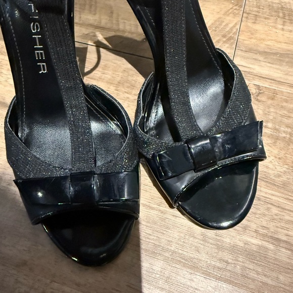 Marc Fisher Black Patent Heels with Bow - Picture 6 of 9